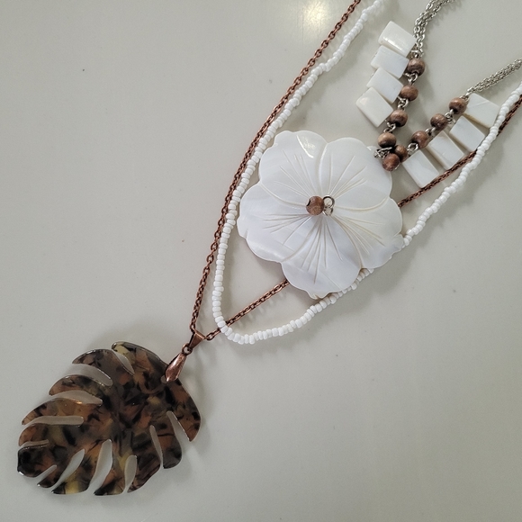 Vacation Vibes Floral Beachy Necklace Bundle: AVON, PAPARAZZI, etc. - Picture 10 of 16